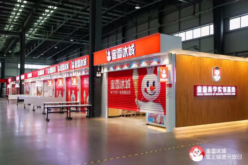 甜蜜"的工厂,位于距离郑州一个半小时车程的河南温县蜜雪冰城产业园